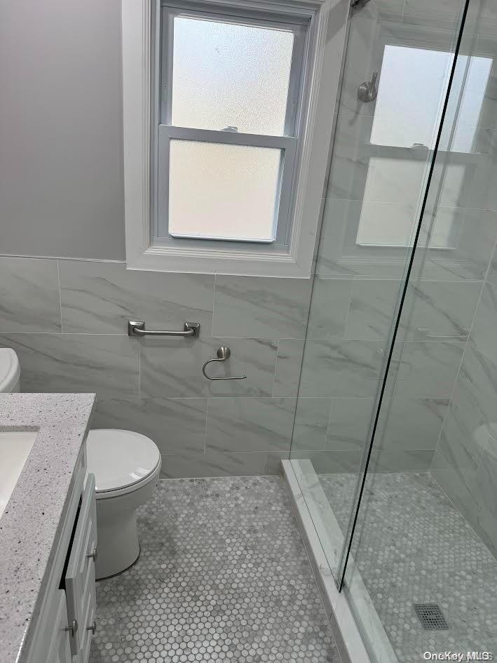 13 of 14 - 933 Surrey Drive, East Meadow, NY