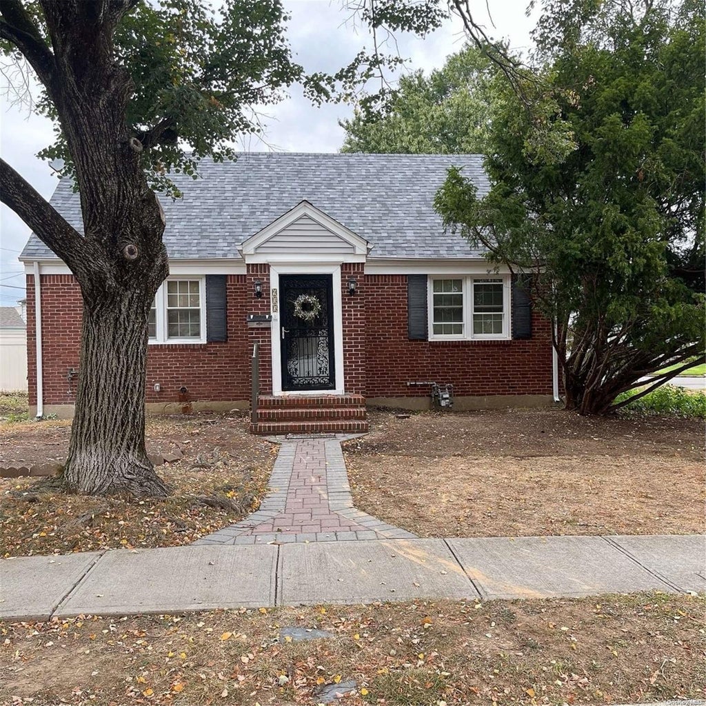 2 of 14 - 933 Surrey Drive, East Meadow, NY