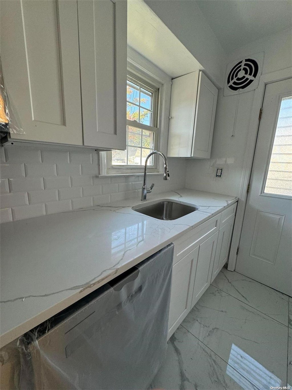 5 of 14 - 933 Surrey Drive, East Meadow, NY
