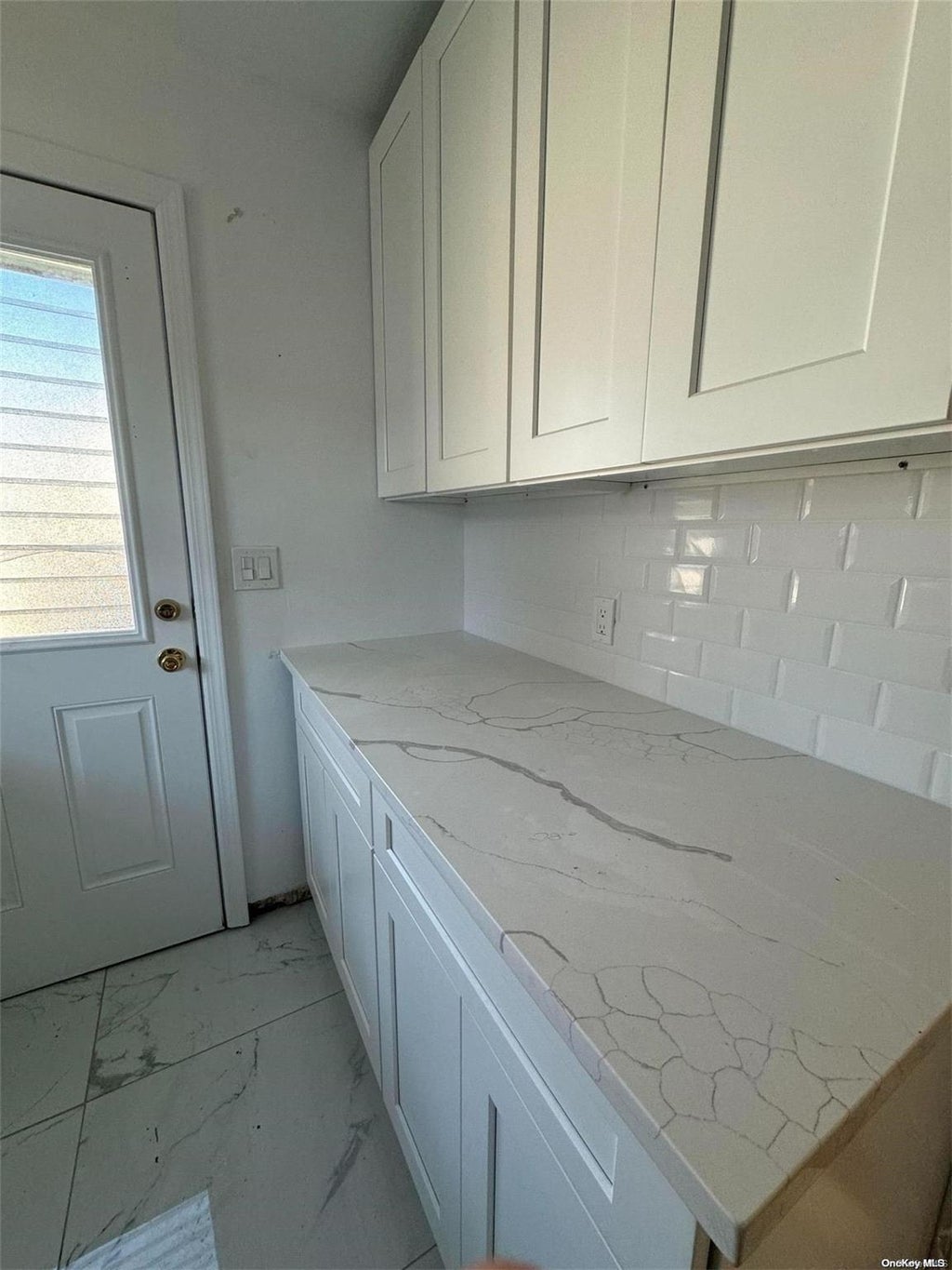6 of 14 - 933 Surrey Drive, East Meadow, NY