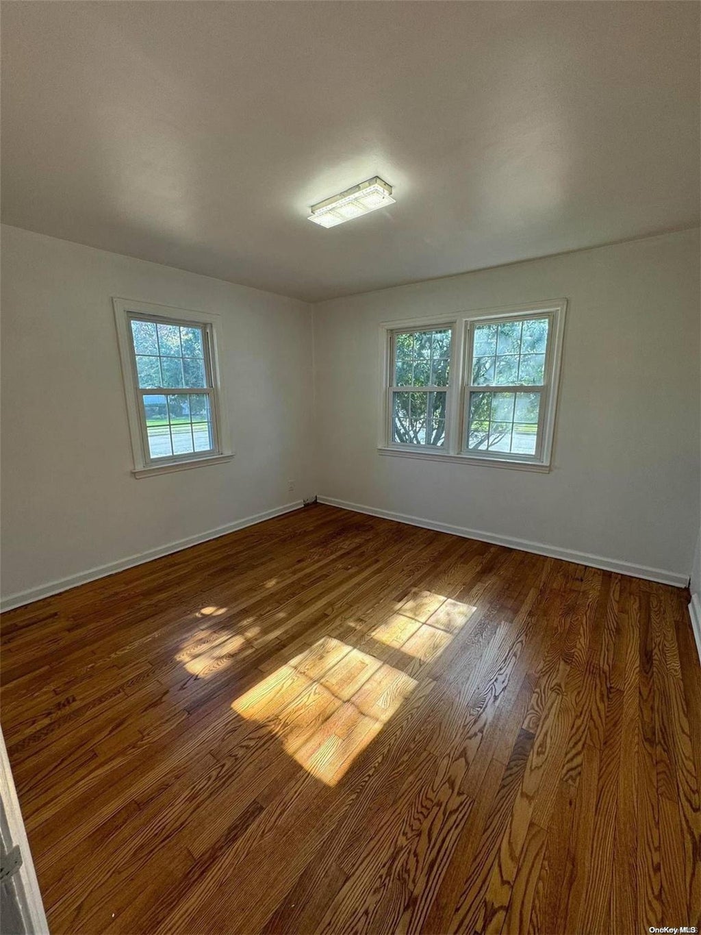 8 of 14 - 933 Surrey Drive, East Meadow, NY