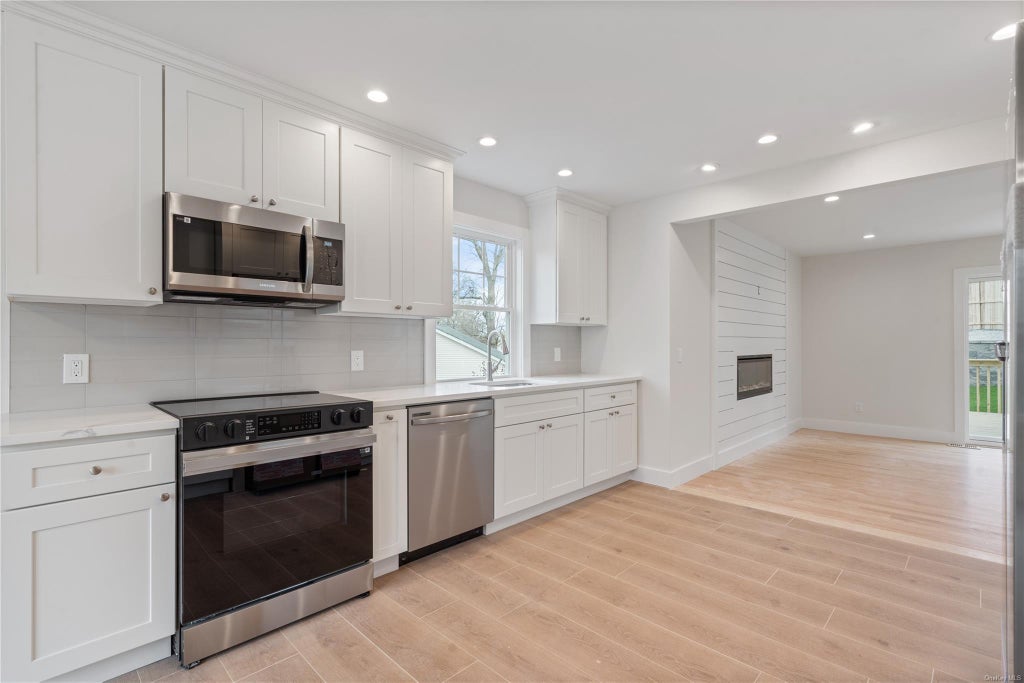 10 of 37 - 15 Woodhaven Drive, Sound Beach, NY