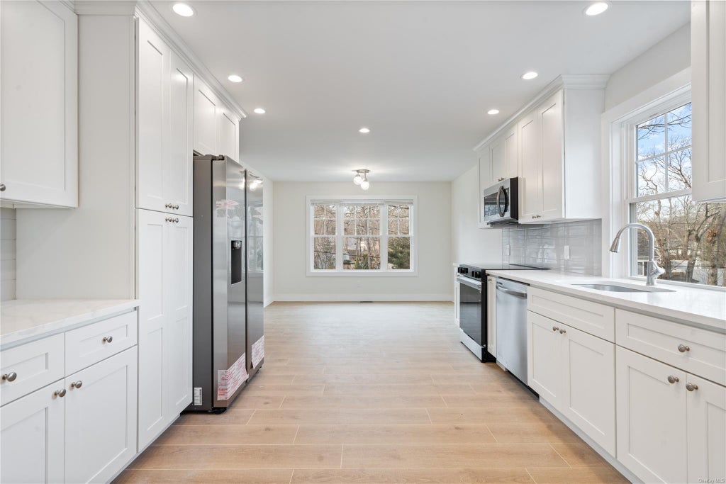 6 of 37 - 15 Woodhaven Drive, Sound Beach, NY