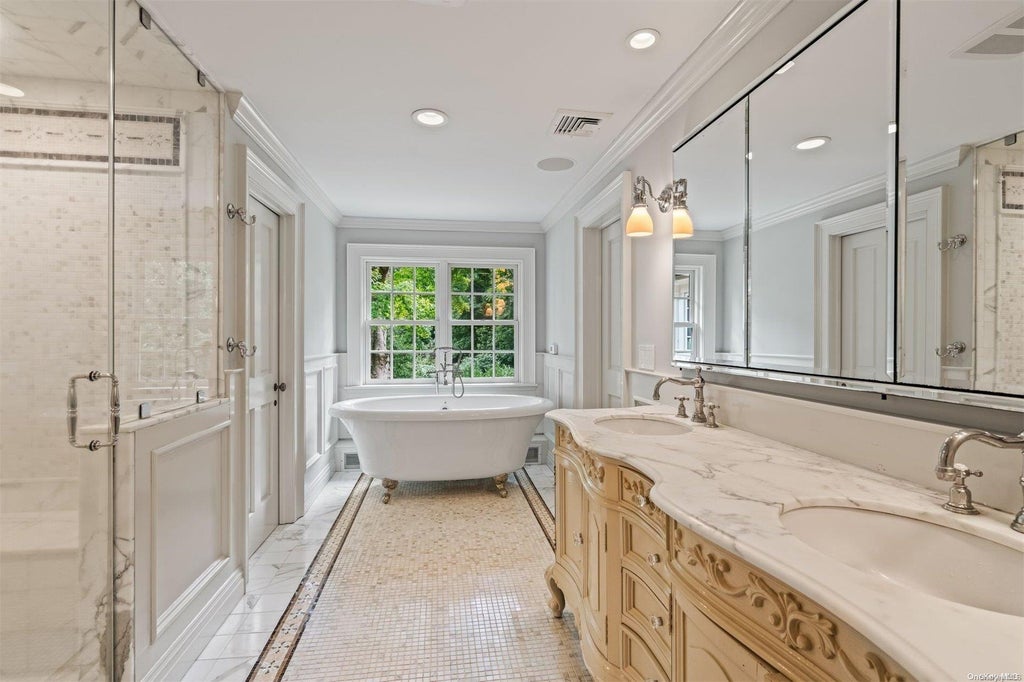 20 of 37 - 246 Southdown Road, Lloyd Harbor, NY