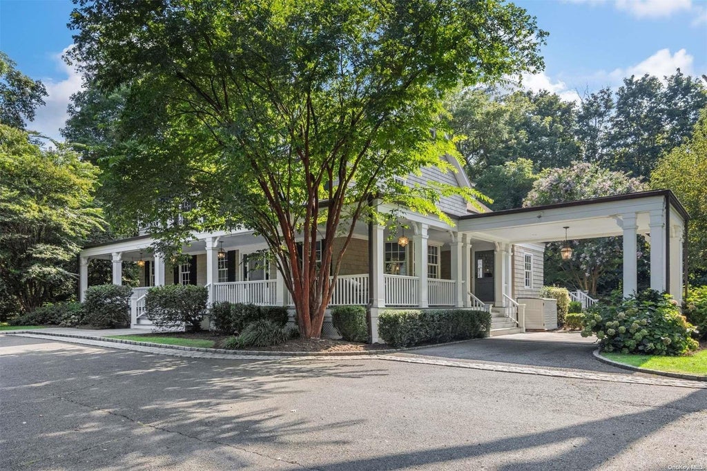 2 of 37 - 246 Southdown Road, Lloyd Harbor, NY