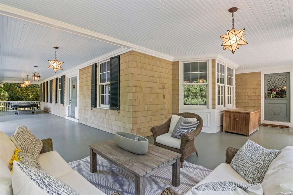 4 of 37 - 246 Southdown Road, Lloyd Harbor, NY