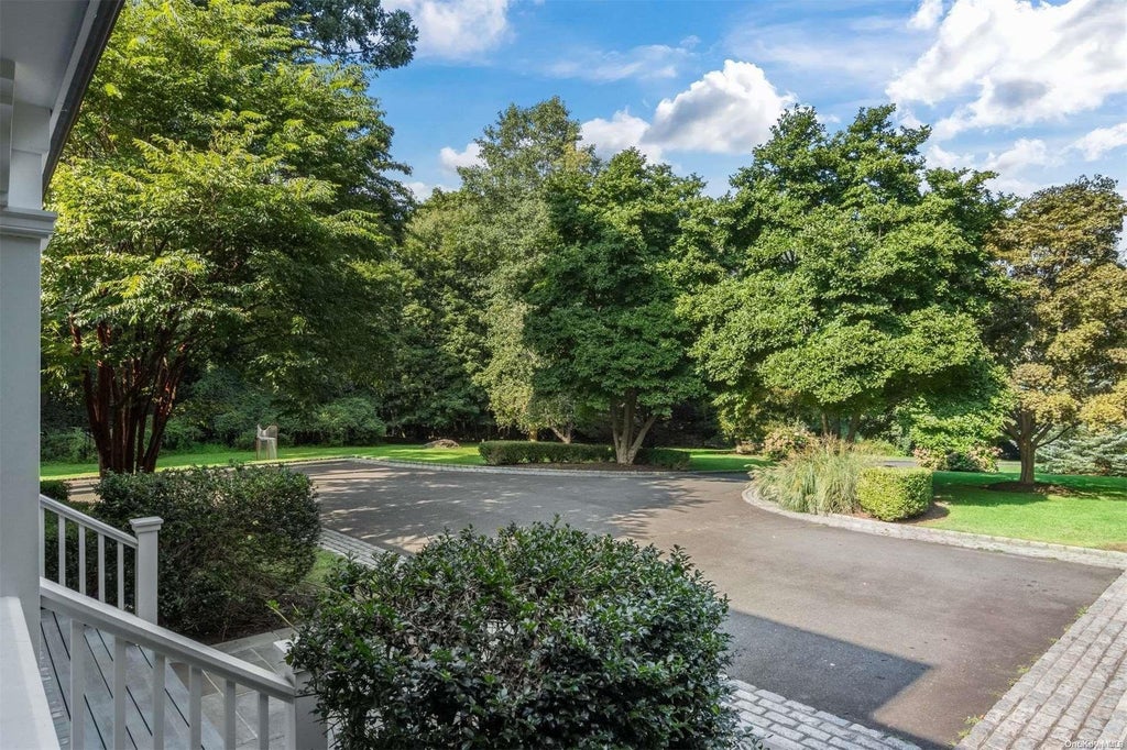 5 of 37 - 246 Southdown Road, Lloyd Harbor, NY