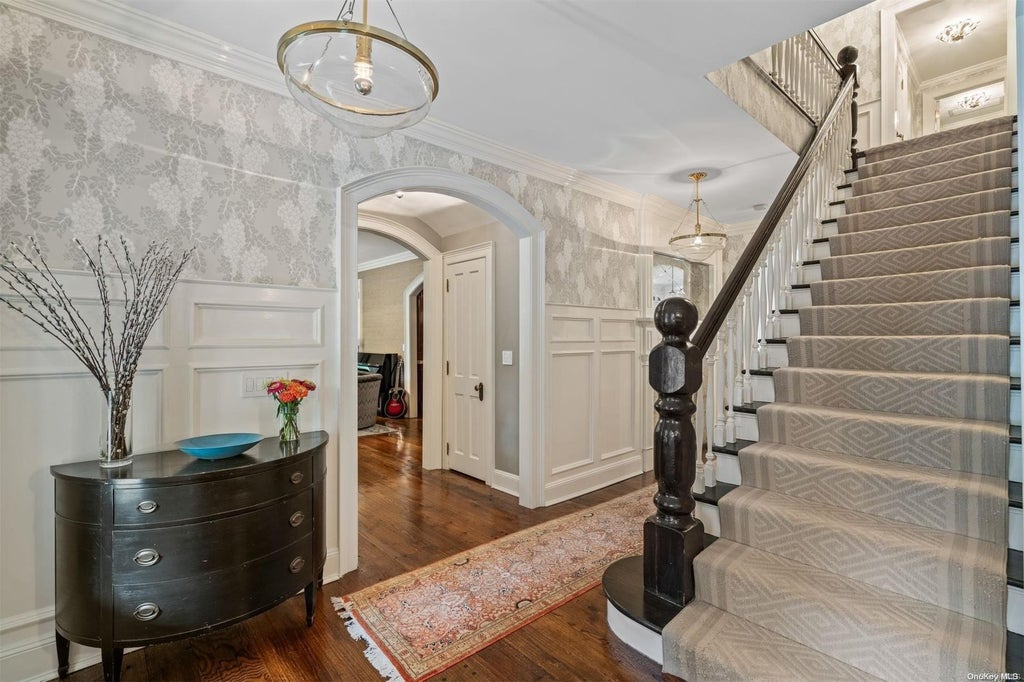 6 of 37 - 246 Southdown Road, Lloyd Harbor, NY