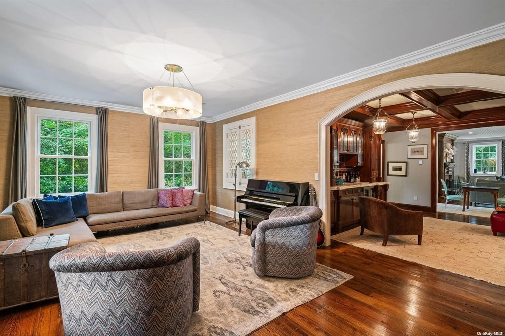 8 of 37 - 246 Southdown Road, Lloyd Harbor, NY