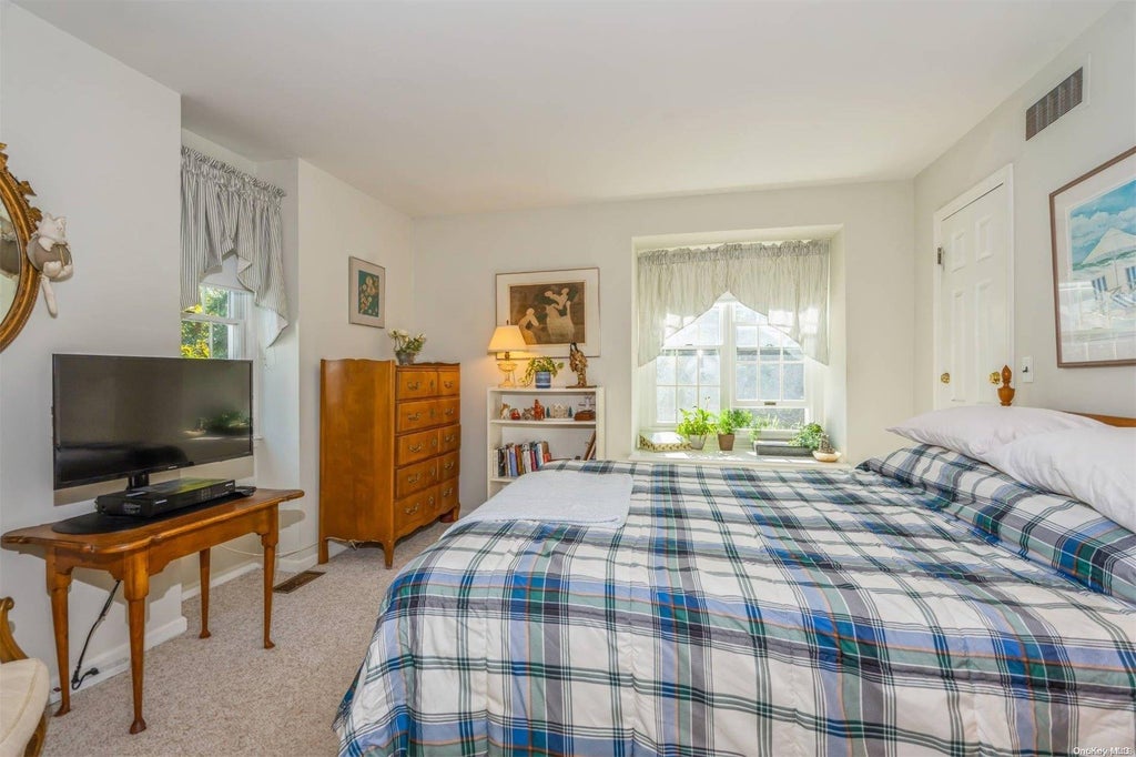 18 of 35 - 5 Pheasant Lane, Remsenburg, NY