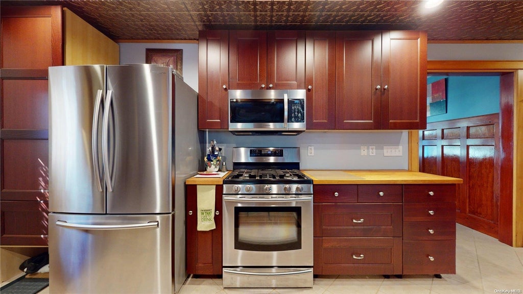 6 of 23 - 16 Heather Drive, Remsenburg, NY