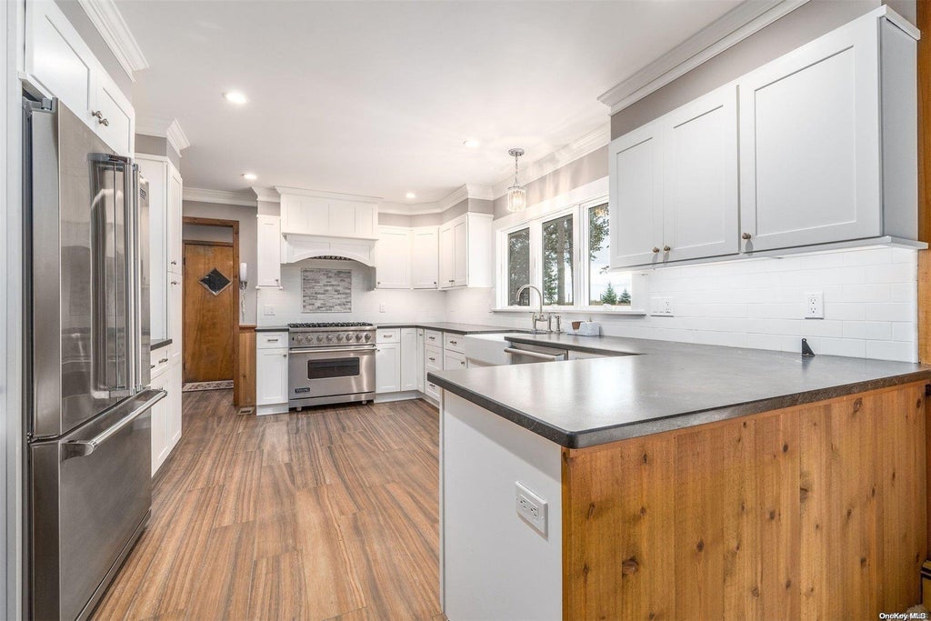 7 of 29 - 6005 Hortons Lane, Southold, NY