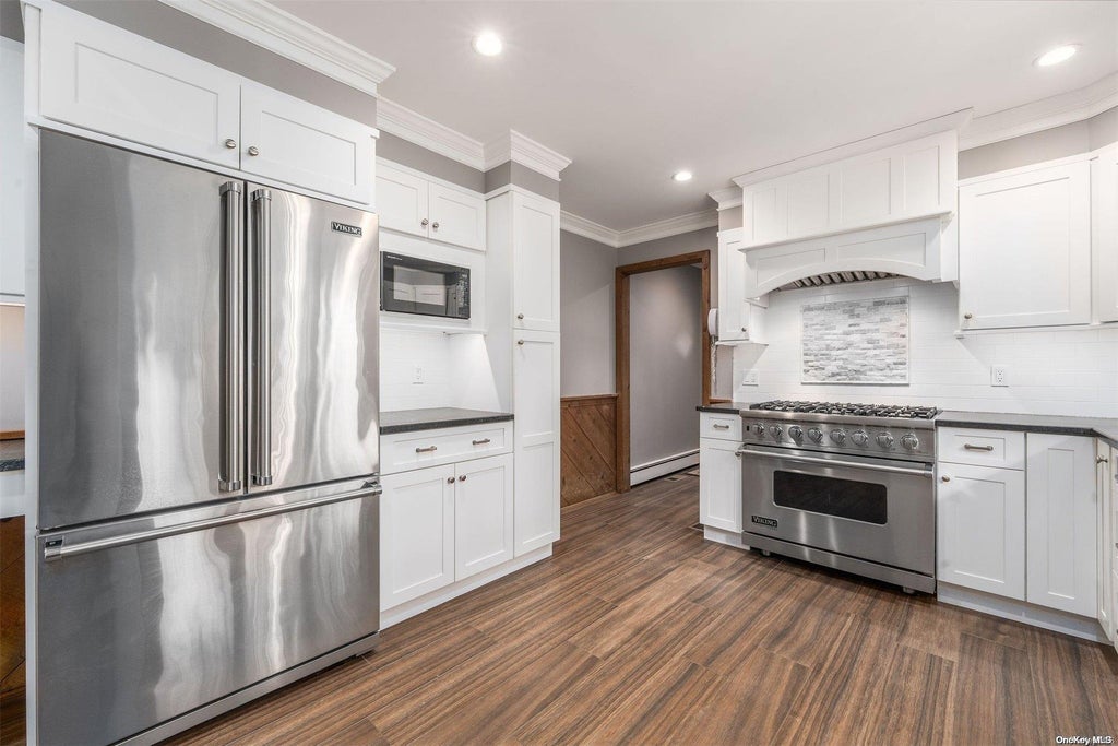 8 of 29 - 6005 Hortons Lane, Southold, NY