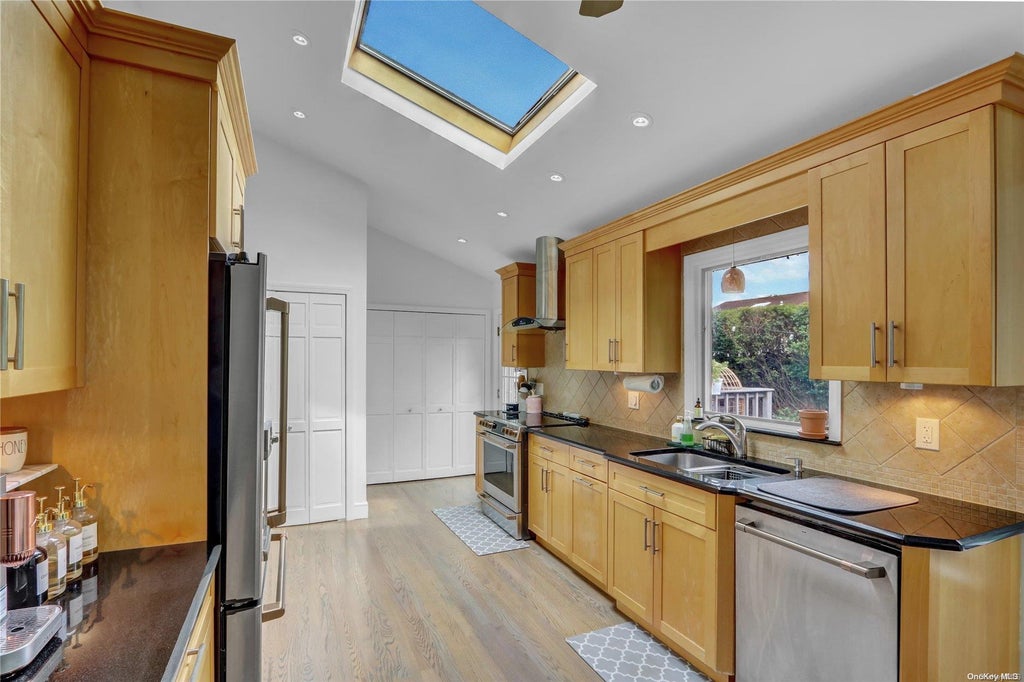 14 of 34 - 1382 Sally Court, East Meadow, NY