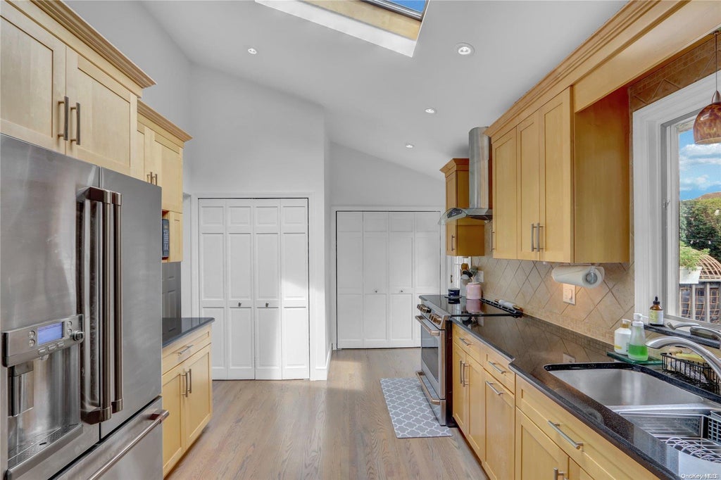 15 of 34 - 1382 Sally Court, East Meadow, NY