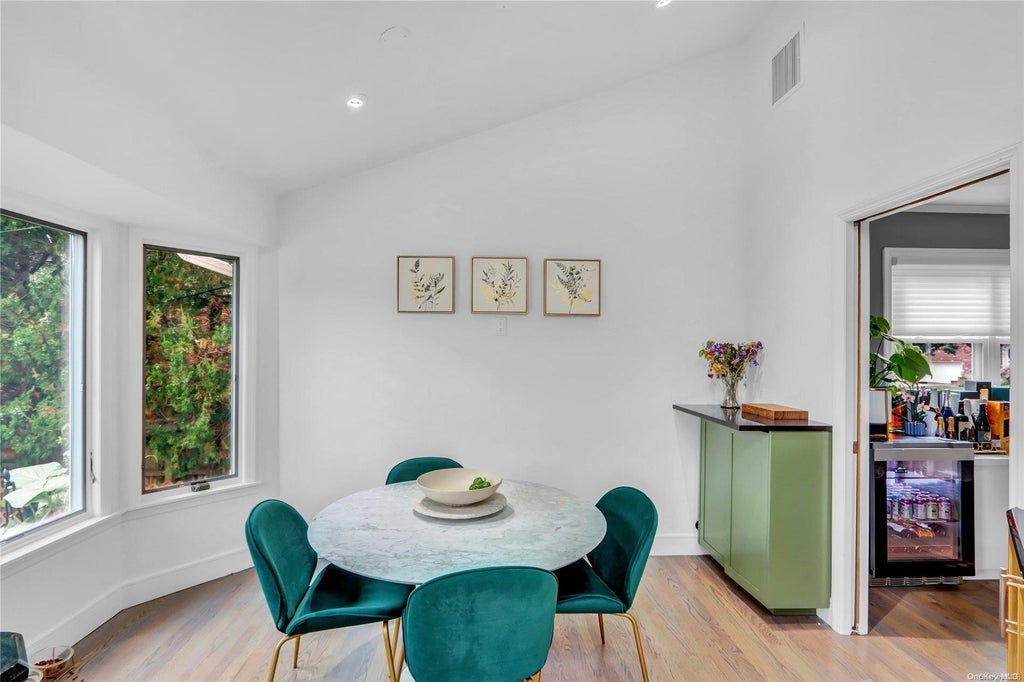 17 of 34 - 1382 Sally Court, East Meadow, NY