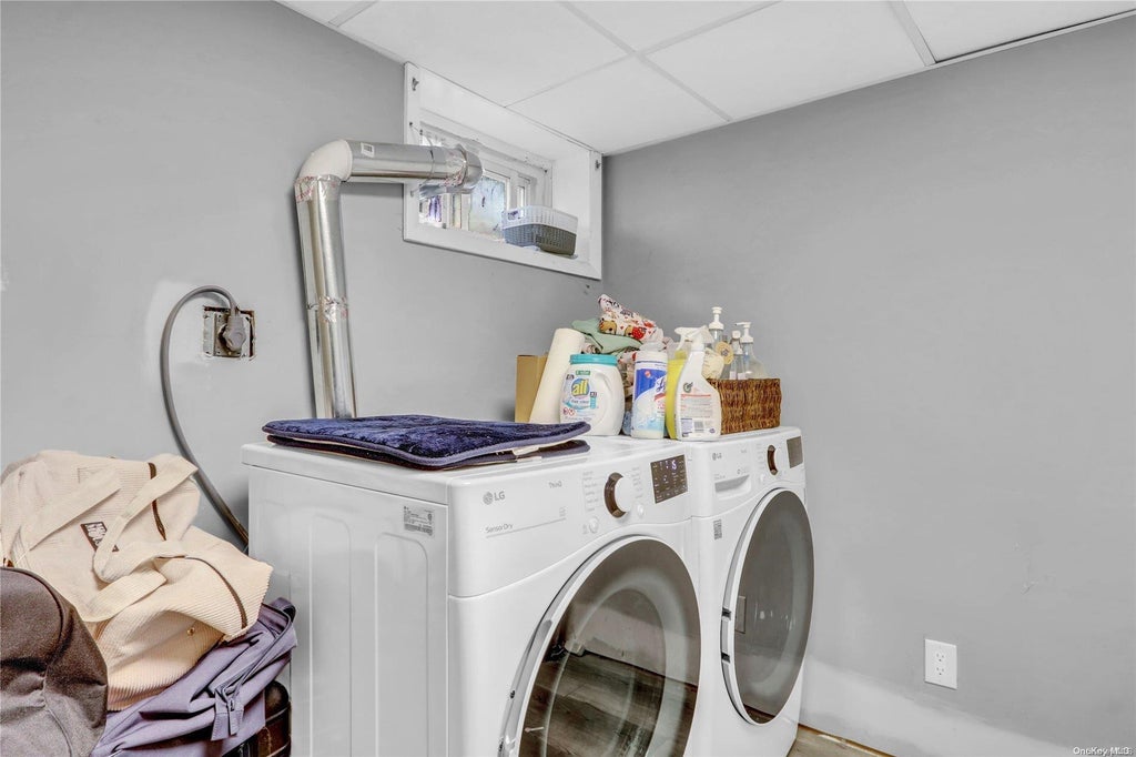 26 of 34 - 1382 Sally Court, East Meadow, NY