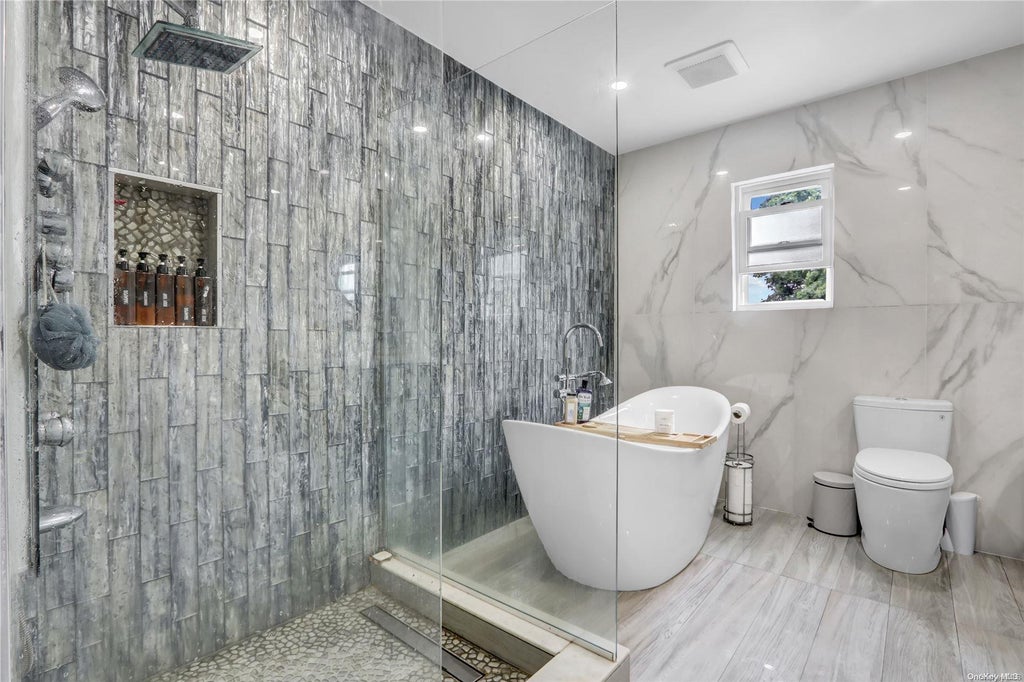 29 of 34 - 1382 Sally Court, East Meadow, NY