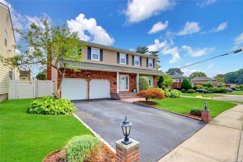 3 of 34 - 1382 Sally Court, East Meadow, NY