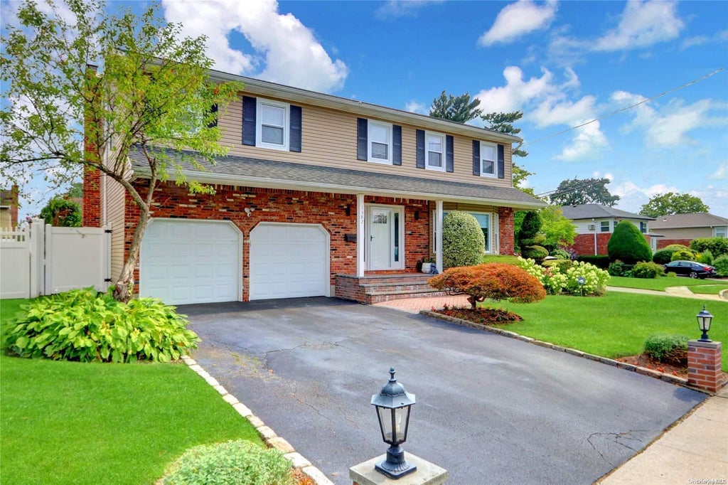 4 of 34 - 1382 Sally Court, East Meadow, NY