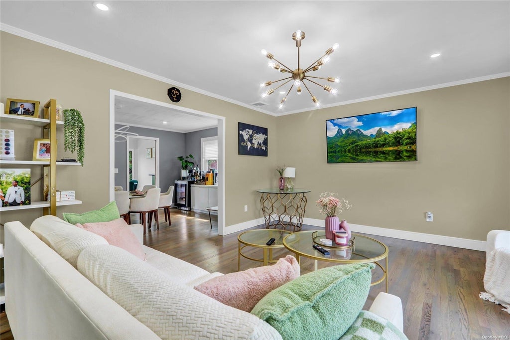 8 of 34 - 1382 Sally Court, East Meadow, NY