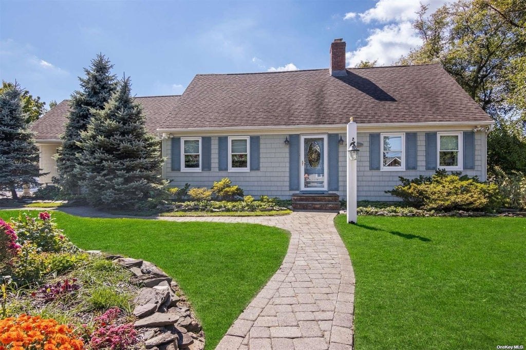 1 of 32 - 52 Riverview Court, Oakdale, NY