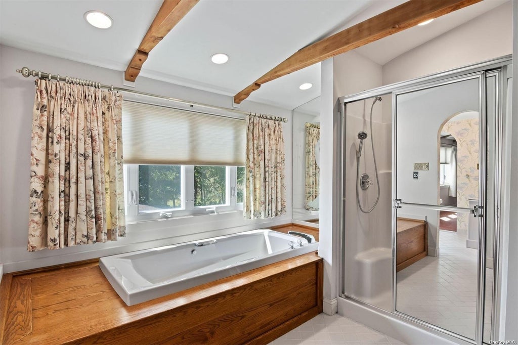 18 of 32 - 52 Riverview Court, Oakdale, NY