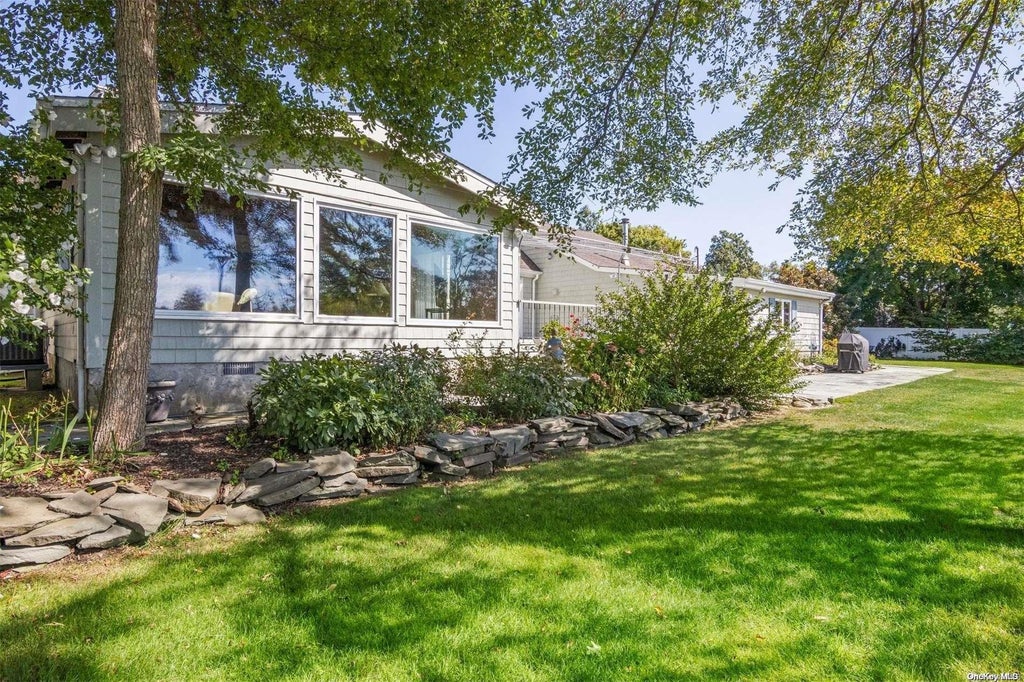 20 of 32 - 52 Riverview Court, Oakdale, NY