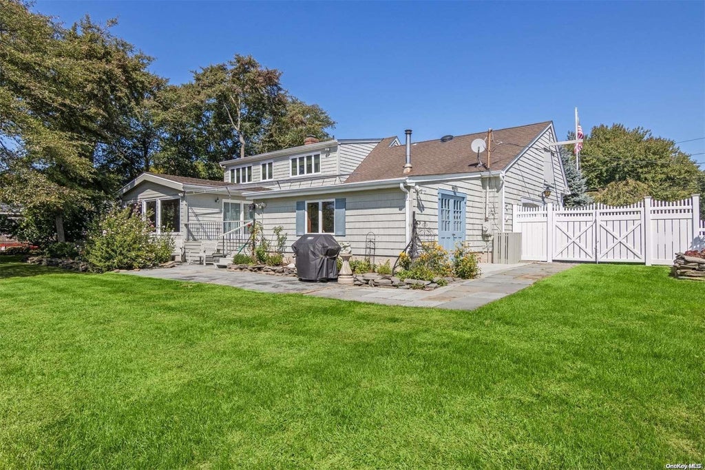 27 of 32 - 52 Riverview Court, Oakdale, NY