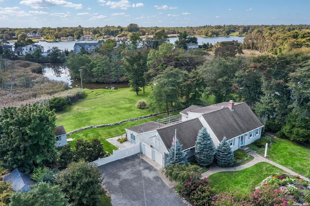 3 of 32 - 52 Riverview Court, Oakdale, NY