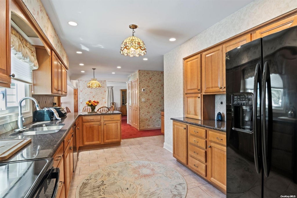 6 of 32 - 52 Riverview Court, Oakdale, NY