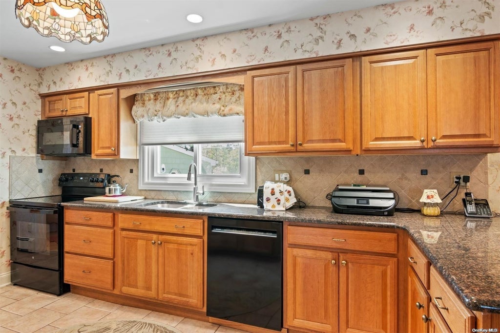 8 of 32 - 52 Riverview Court, Oakdale, NY