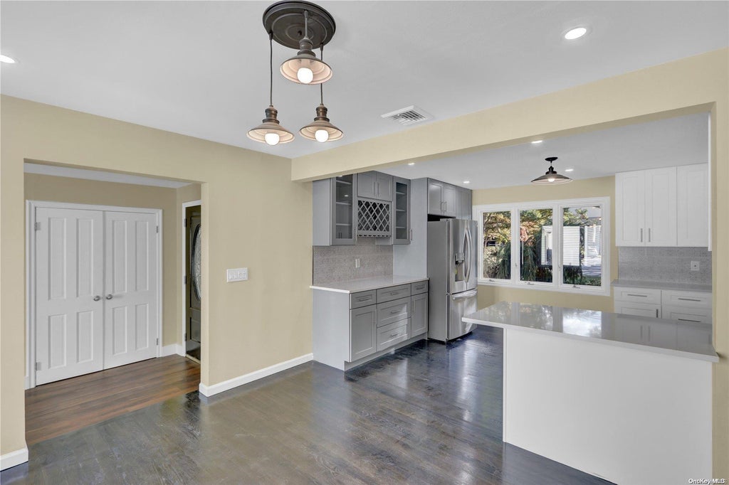 10 of 32 - 51 Dillmont Drive, Smithtown, NY