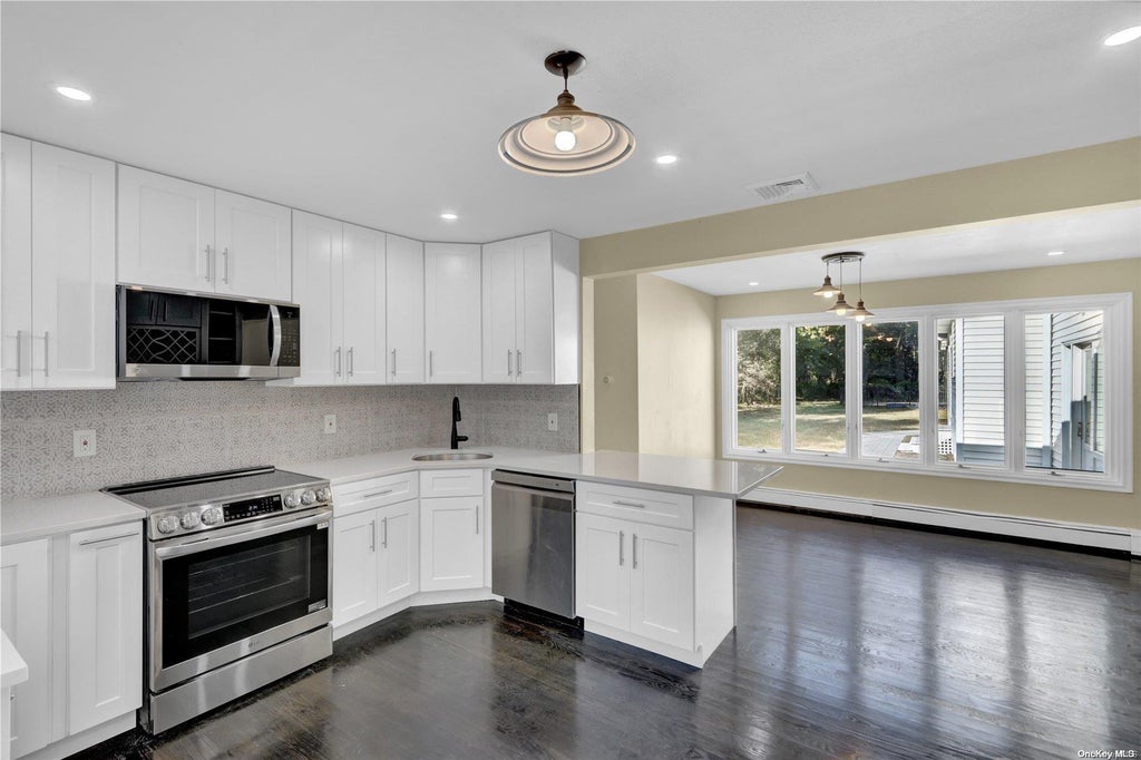 11 of 32 - 51 Dillmont Drive, Smithtown, NY