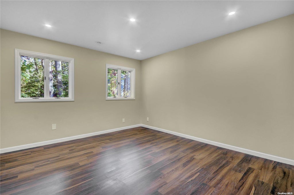 16 of 32 - 51 Dillmont Drive, Smithtown, NY
