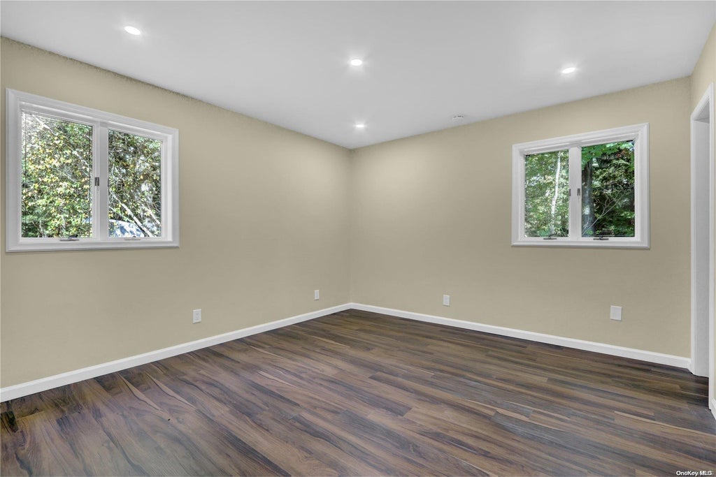 17 of 32 - 51 Dillmont Drive, Smithtown, NY