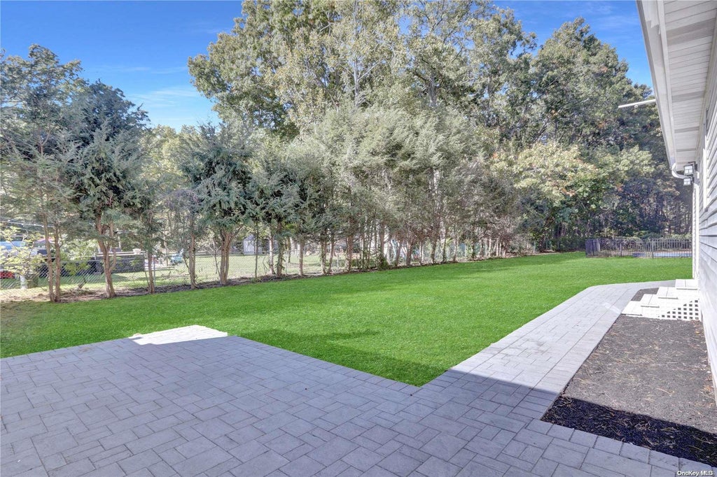 24 of 32 - 51 Dillmont Drive, Smithtown, NY