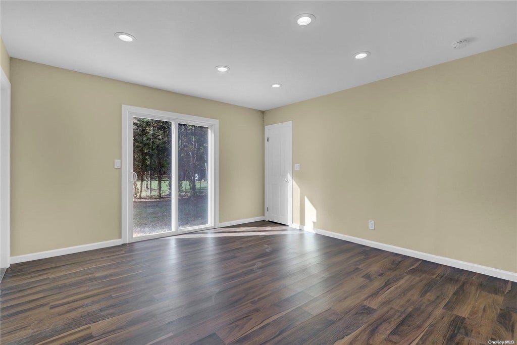 6 of 32 - 51 Dillmont Drive, Smithtown, NY