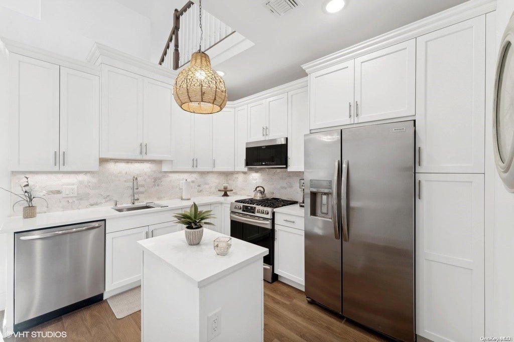 10 of 31 - 331 Emanuel Way # 331, East Meadow, NY