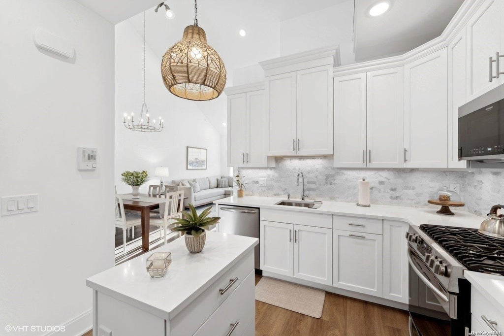 11 of 31 - 331 Emanuel Way # 331, East Meadow, NY