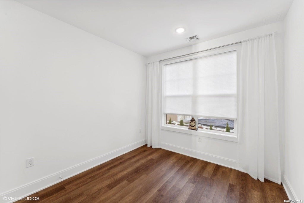 12 of 31 - 331 Emanuel Way # 331, East Meadow, NY