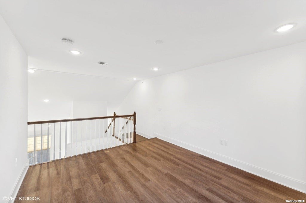 16 of 31 - 331 Emanuel Way # 331, East Meadow, NY