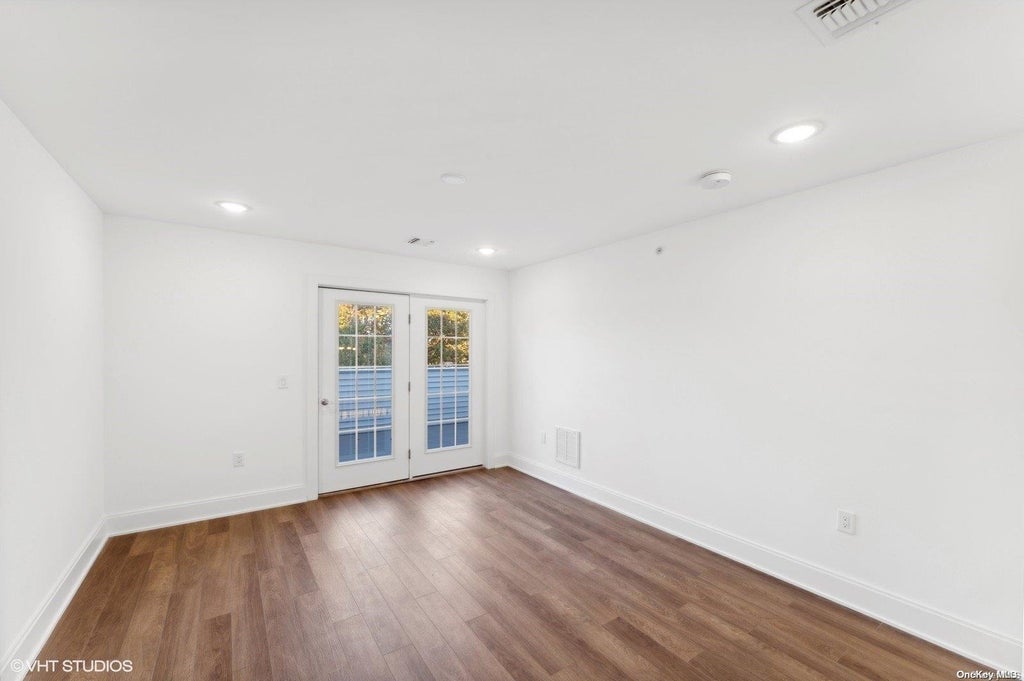 19 of 31 - 331 Emanuel Way # 331, East Meadow, NY