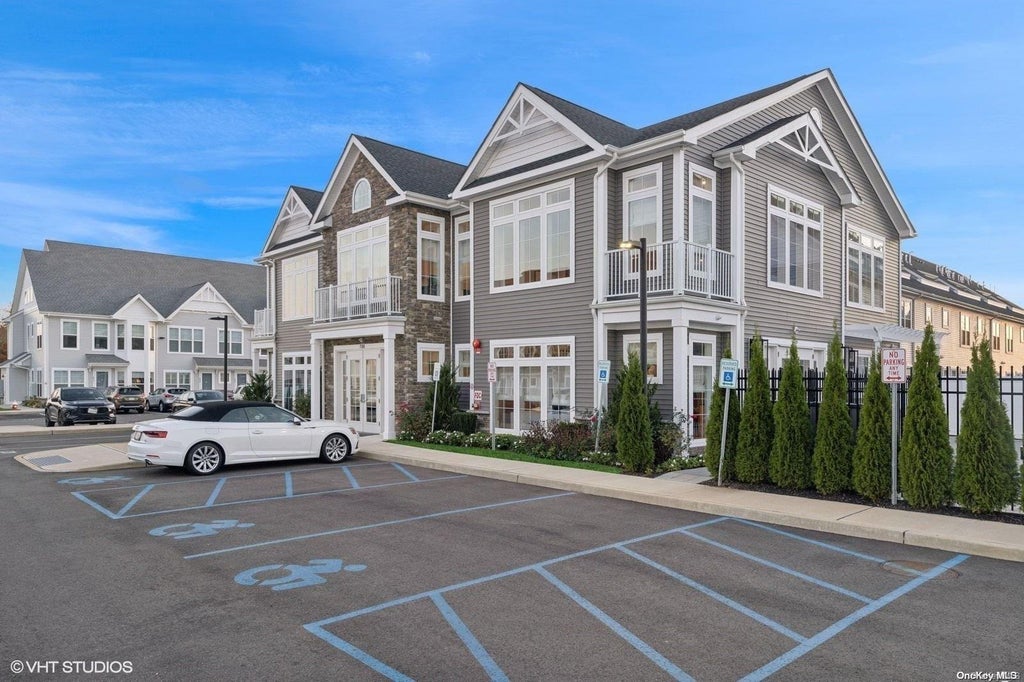 22 of 31 - 331 Emanuel Way # 331, East Meadow, NY