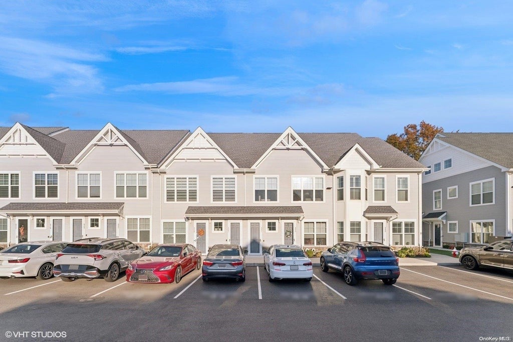 3 of 31 - 331 Emanuel Way # 331, East Meadow, NY