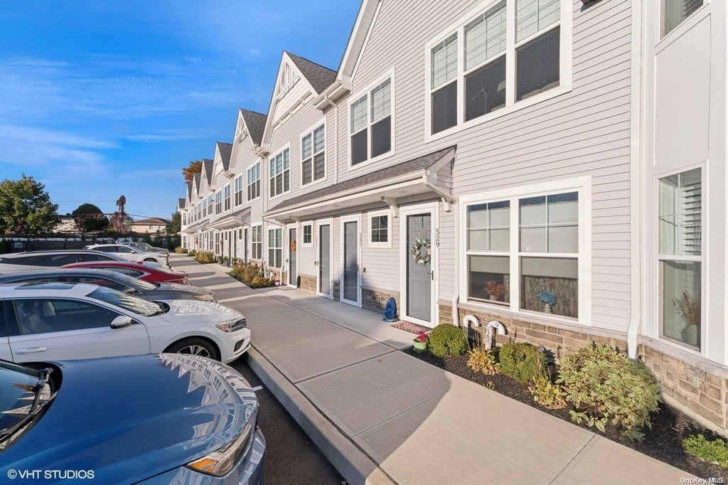 4 of 31 - 331 Emanuel Way # 331, East Meadow, NY