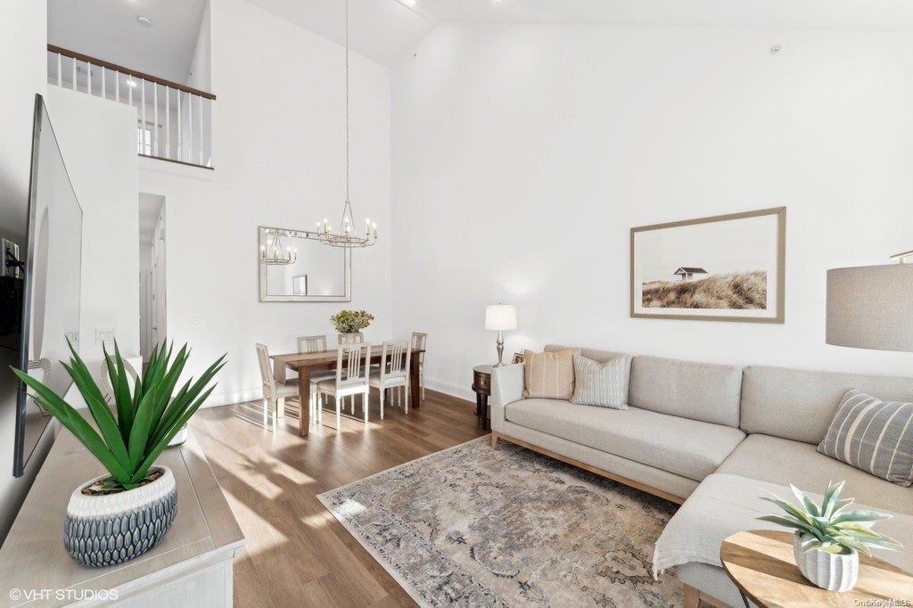 7 of 31 - 331 Emanuel Way # 331, East Meadow, NY