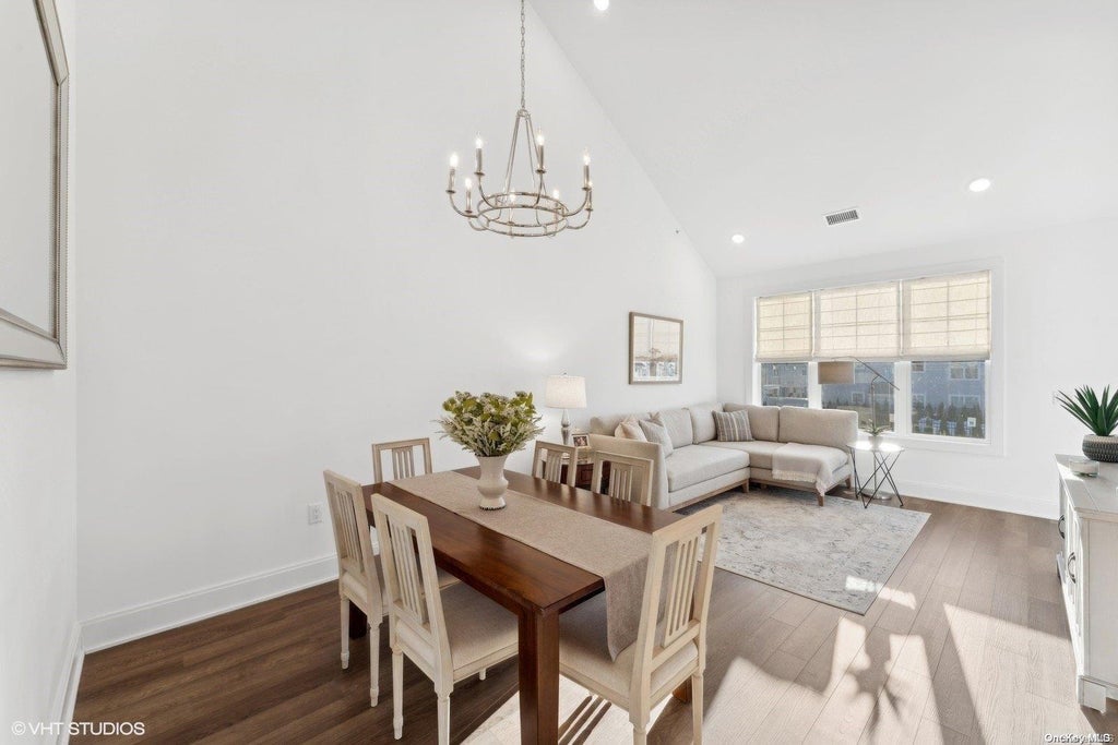 8 of 31 - 331 Emanuel Way # 331, East Meadow, NY