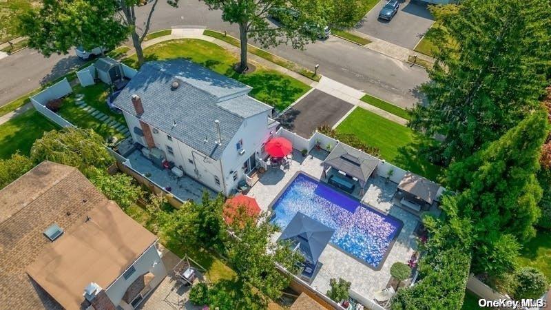 10 of 36 - 8 Glacier Drive, Smithtown, NY