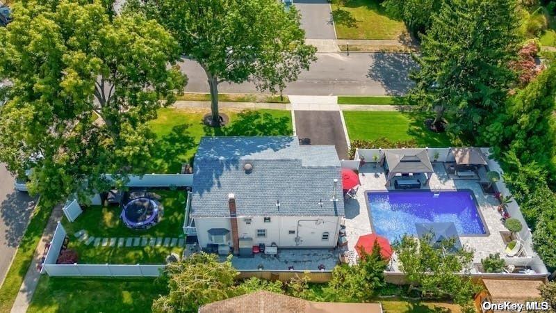 11 of 36 - 8 Glacier Drive, Smithtown, NY